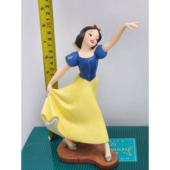 WDCC Disney Snow White Figurine The Fairest One Of All Box COA Collection - Picture 9 of 13